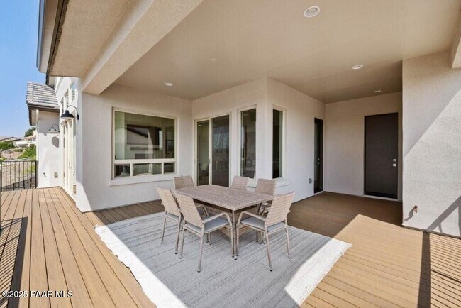 Building Photo - 1109 S Lakeview Dr