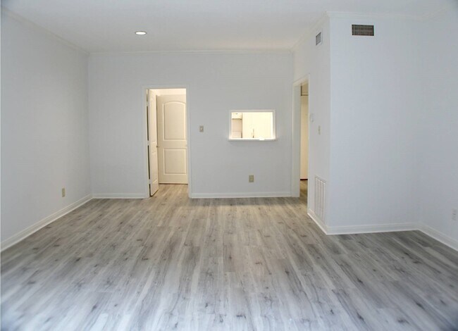 Foto del edificio - 2425 Underwood St