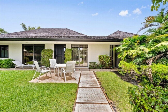 Building Photo - 11876 Pebblewood Dr
