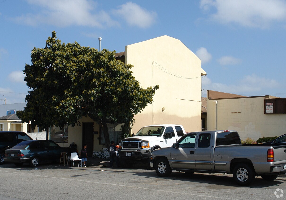 Building Photo - 1462 S Pine St