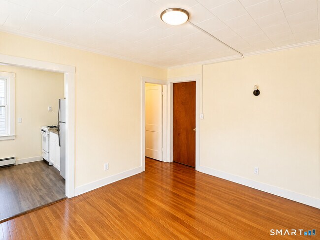 Foto del edificio - 23 Farnham Ave