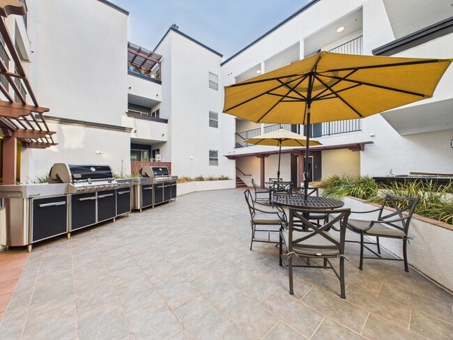 Building Photo - Alur Apartments