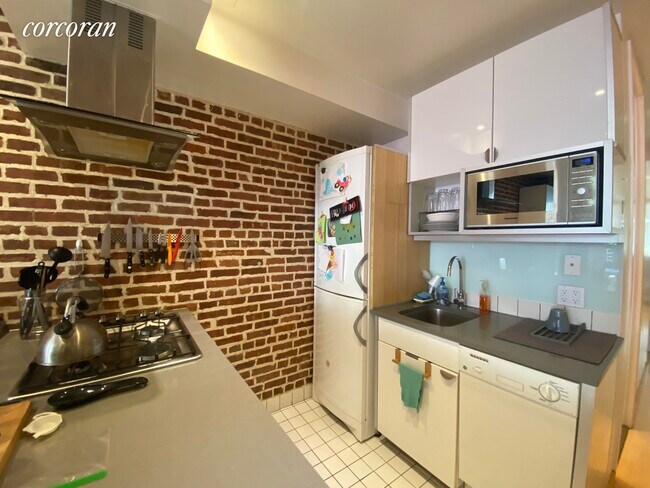 Foto del edificio - 309 W 112th St