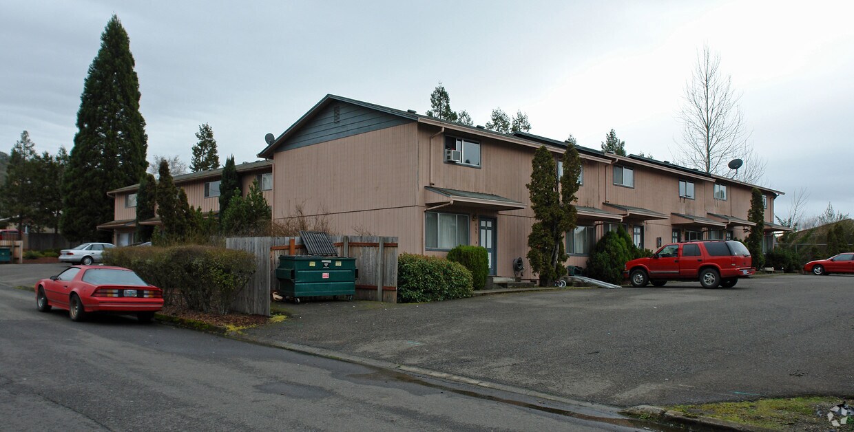 Primary Photo - 459-503 NE Hewitt Ave