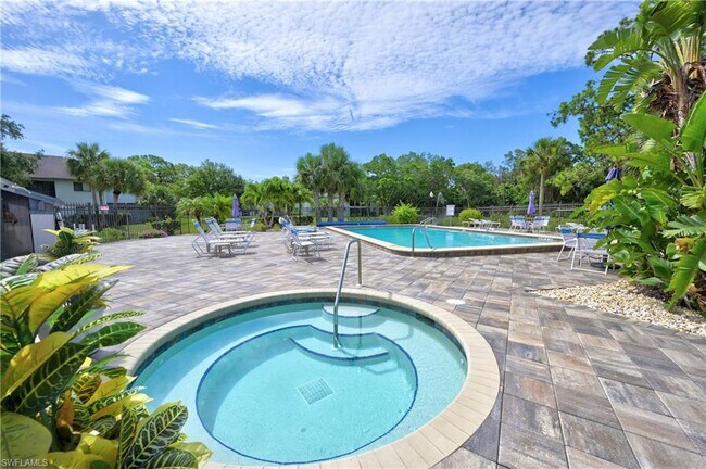 Foto del edificio - 6300 Sugar Bush Ln