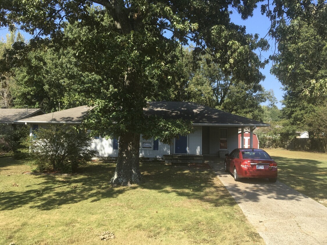 Foto principal - 3bed/1bath Home close to Annie Camp Junior High
