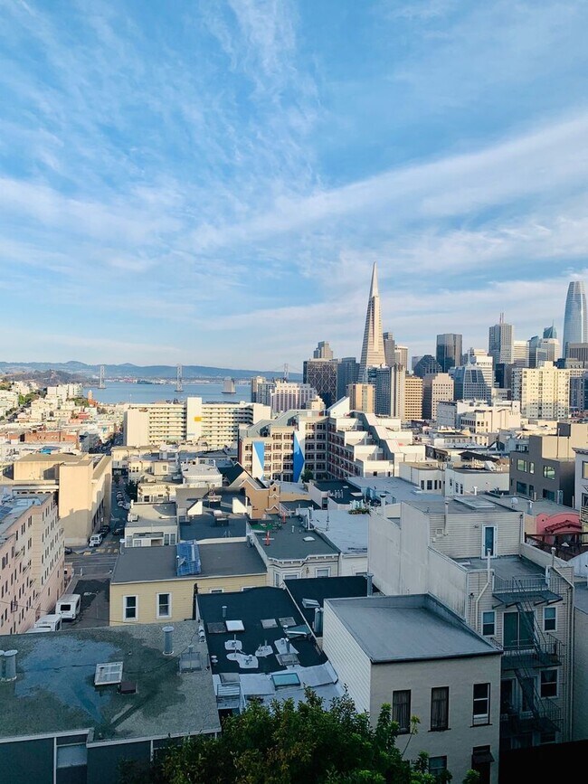 Building Photo - Panoramic View 2BR Remodeled Flat @ Broadw...