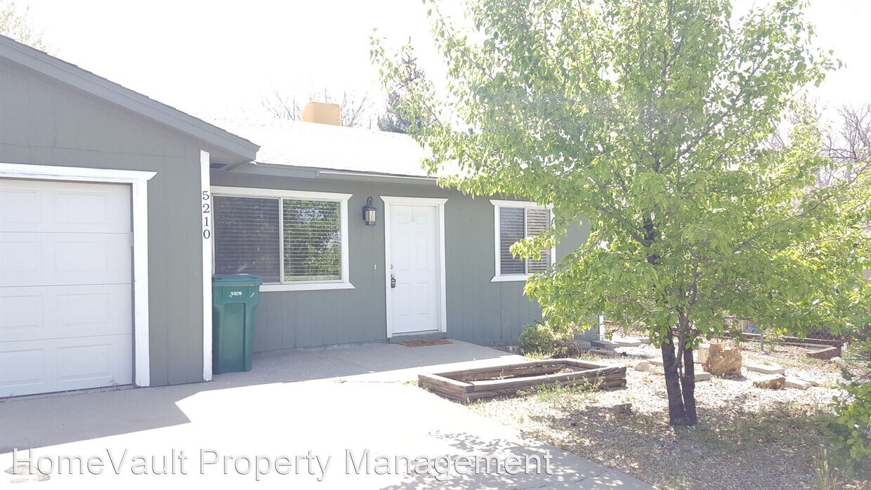 Foto principal - 2 br, 1 bath House - 5210 Hickory Avenue