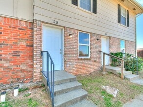 Building Photo - 817 SW 64th St