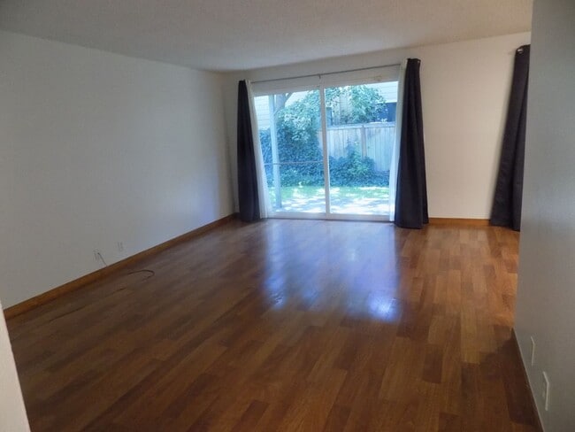 Building Photo - Spacious Three Bedroom, One & half Bathroo...