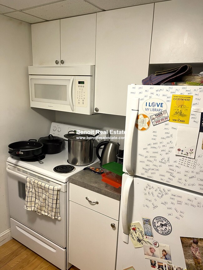 Building Photo - 303 Lowell St