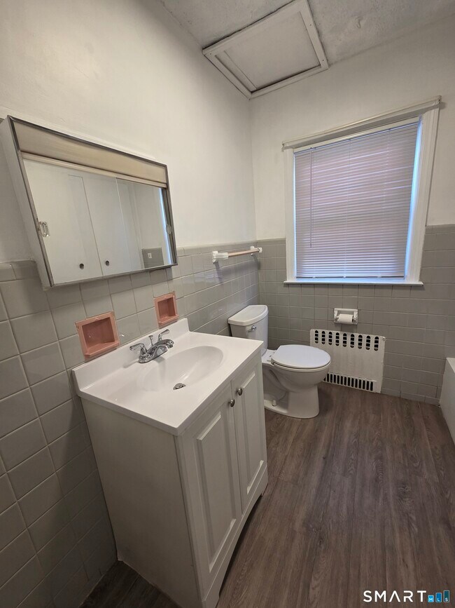 Foto del edificio - 13 Rock Spring Rd