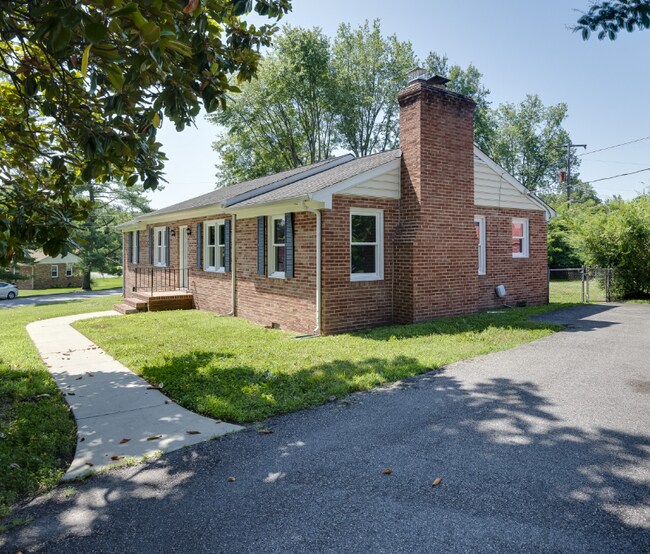Foto del edificio - 10429 W Providence Rd
