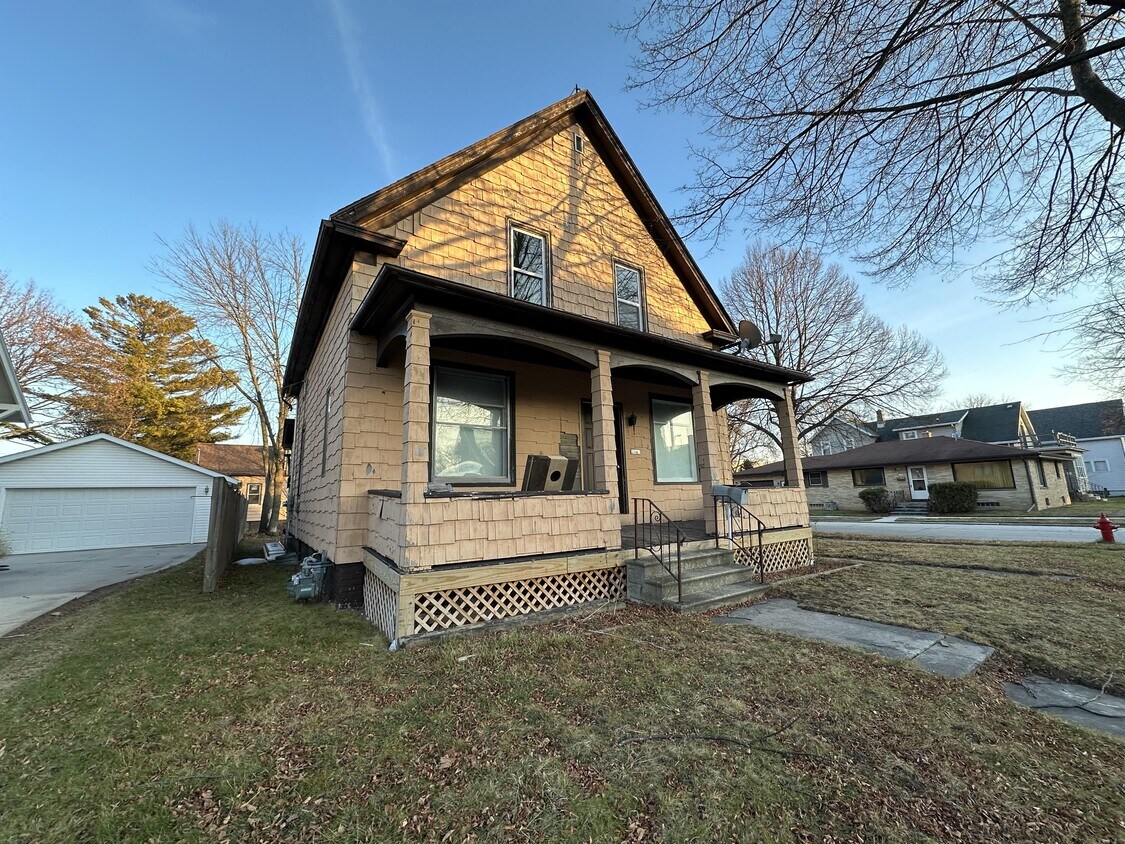 2303 Kroos Ct, Sheboygan, WI 53083 Townhome Rentals in Sheboygan WI