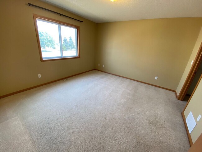 Foto del edificio - 3 Bed, 2 Bath Townhome in South Fargo!