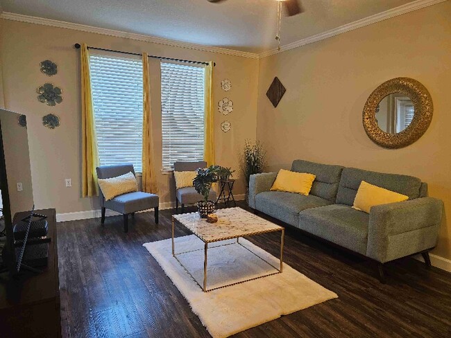 Building Photo - 915 Oasis Palm Cir