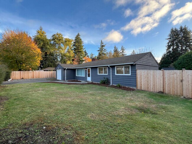 Foto del edificio - North Burien Rambler home - 3 bedrooms and 1.5 bathrooms, 1 car garage - Available NOW!