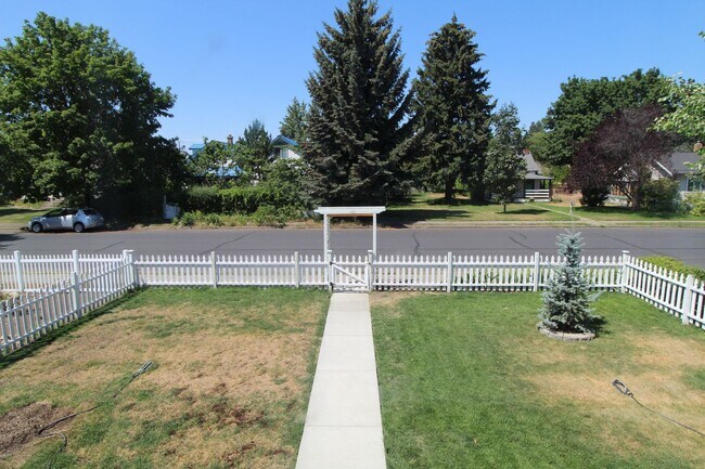 Building Photo - 4918 N. Madison St. Spokane, WA 99205 - Nu...
