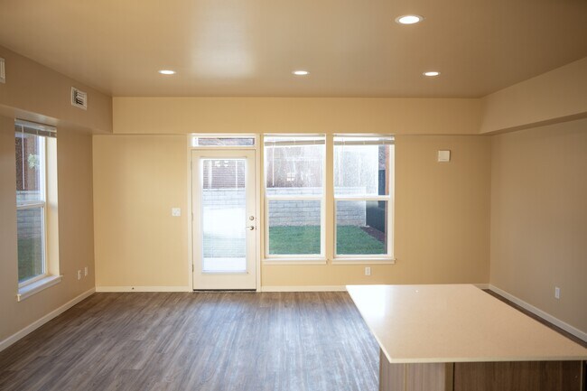 Foto del edificio - 5799 Joynak St S