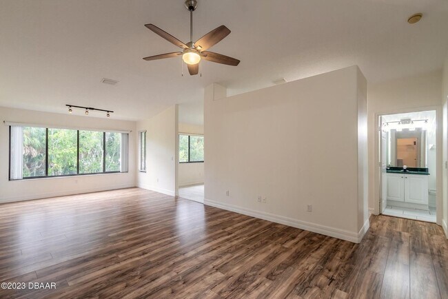 Foto del edificio - 2 bed 2 bath Townhome for rent