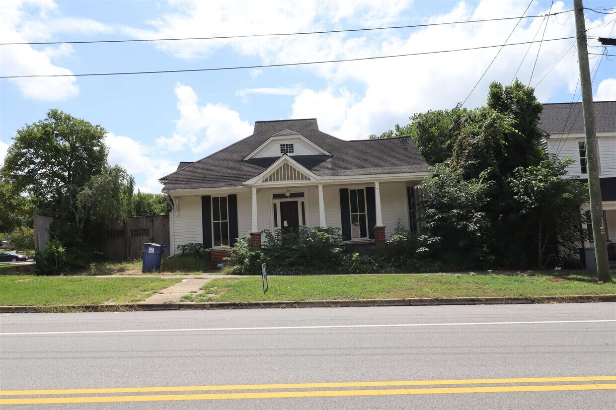 Primary Photo - 120 W Franklin St