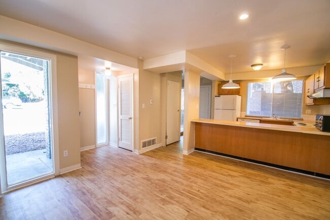 Building Photo - 1000 11th St