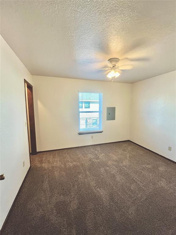 Foto del edificio - 1901 E Lindsey St