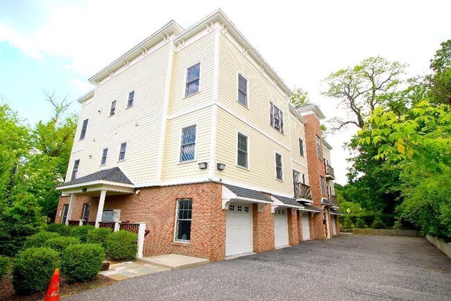 Building Photo - 19 Hall Ave