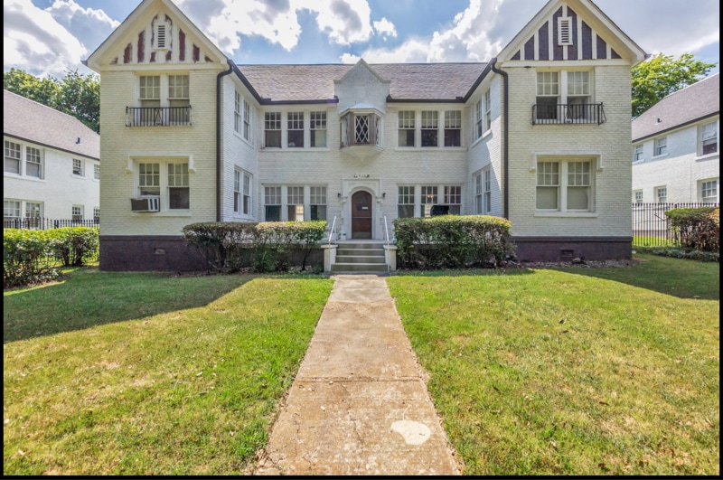 Primary Photo - 665 E Pkwy S