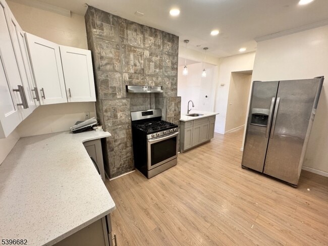 Building Photo - 218 Murray St