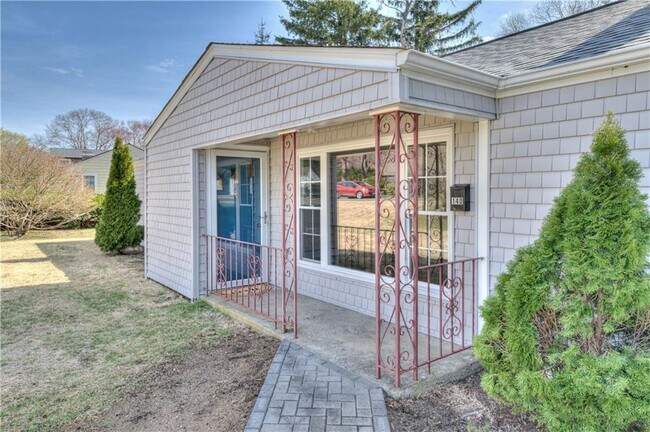 Foto del edificio - 140 Phillips Rd