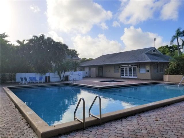 Foto principal - 1941 NW 96th Terrace