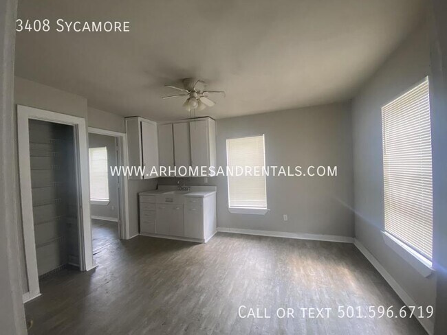 Building Photo - 3408 Sycamore | $795 | 2 beds, 1 full bath