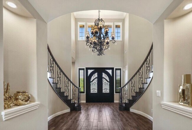 Foto del edificio - Luxury Tuscan-Style 6 bed 6 bath Home for Lease in the Masters at Moorpark Country Club Estates