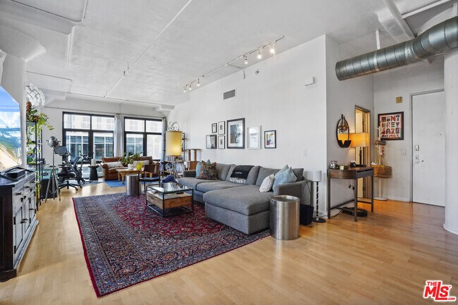 Foto del edificio - 330 W 11th St