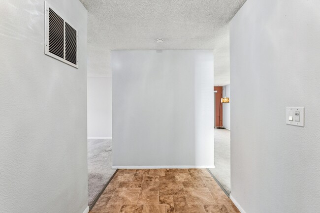 Building Photo - 1508 W Elm Pl