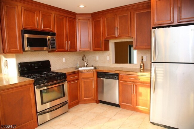 Building Photo - 292 Penns Way