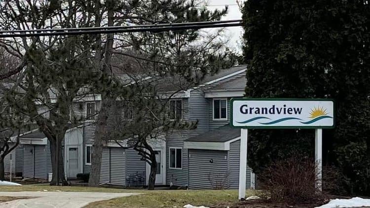 Building Photo - C5 Grandview Dr