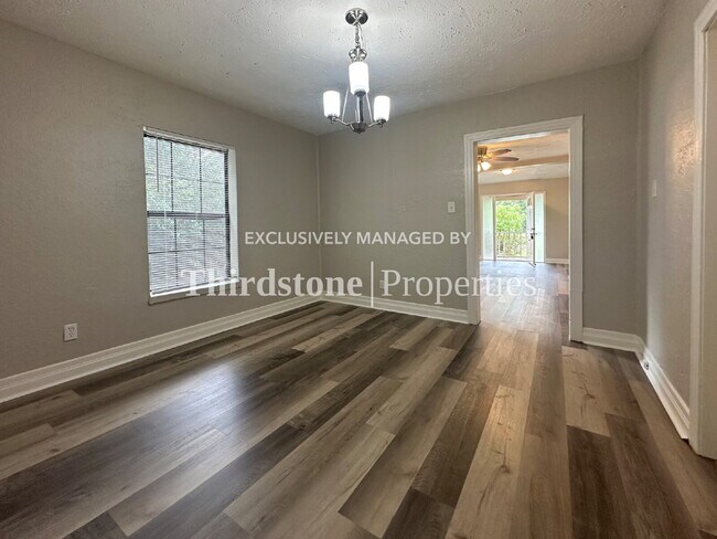 Foto del edificio - 7827 Mattox Ave
