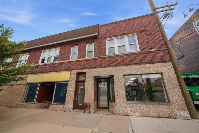 Building Photo - 6719 N Oshkosh Ave