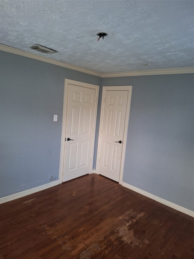 Building Photo - 2043 Alta Vista St