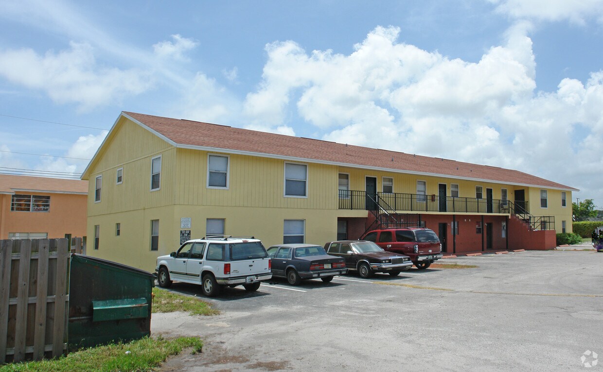 Carol Park - Carol Park Apartments