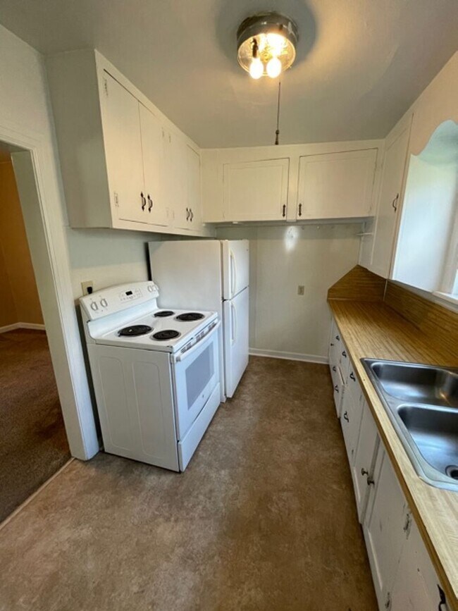 Building Photo - Single Family Home For Rent