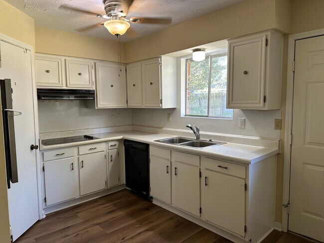 Foto del edificio - 8419 Bandridge Rd