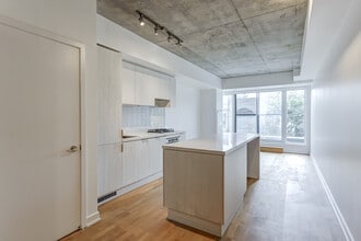 Building Photo - 109 Ossington Ave