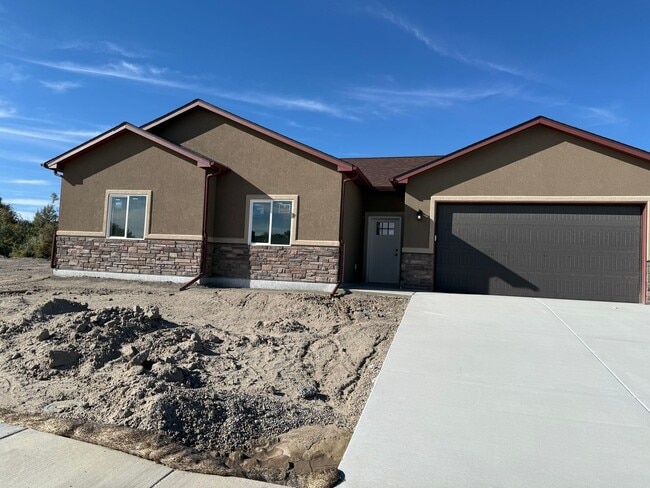 Building Photo - Brand New 4 bedroom, 2 bath, 2 car garage ...