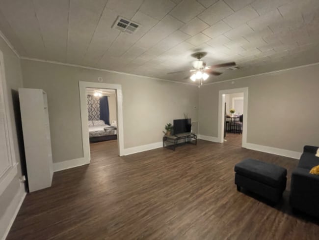 Foto del edificio - 1303 S Huntington St