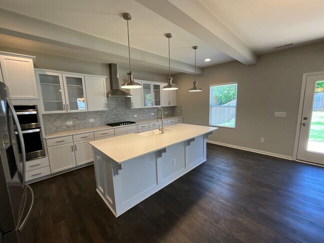 Foto del edificio - Everything You Need...4 Bedroom 2.5  Bath ...