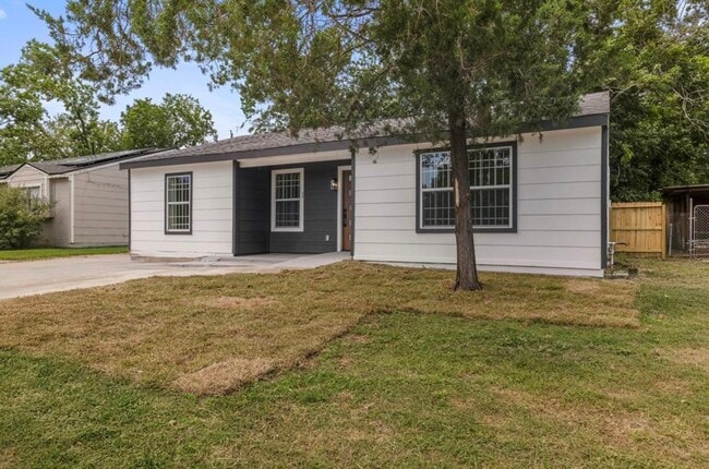 Building Photo - 3906 Simsbrook Dr