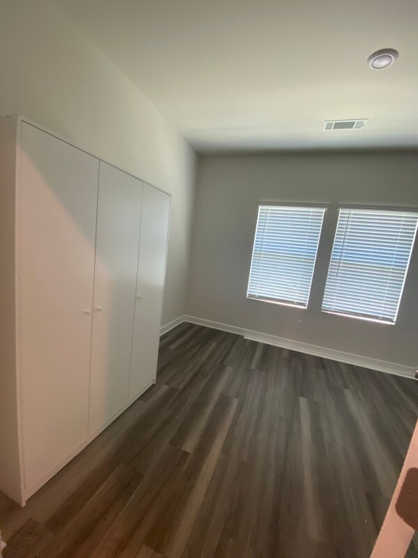 Foto del edificio - 7116 Bryce Ave